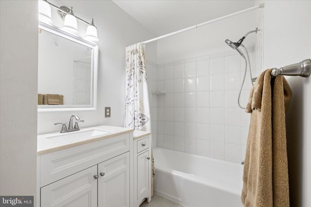 11823 RUTHERFORD DR, Fredericksburg, VA 22407