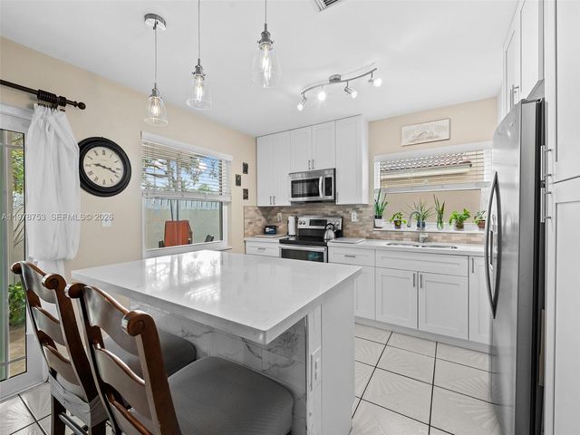 1214 NW 126th Ave, Sunrise, FL 33323