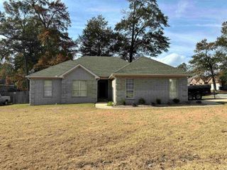 211 Hidden Meadows Drive, Benton, AR 72015