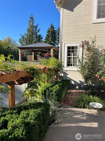 17514 W Riverside Drive, Bothell, WA 98011