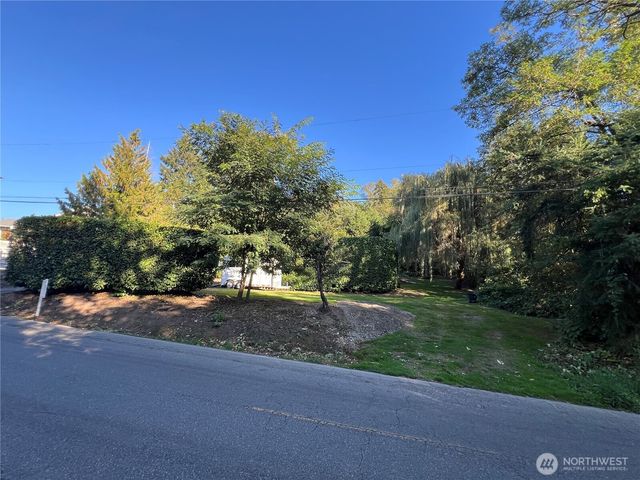 17514 W Riverside Drive, Bothell, WA 98011