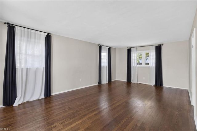 5405 Count Turf RD, Virginia Beach, VA 23462