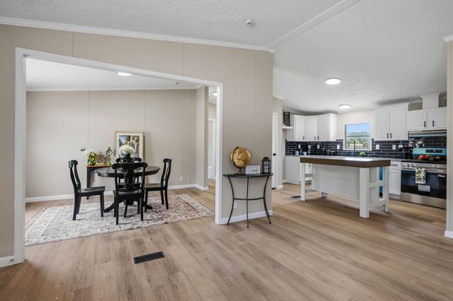 406 Hilltop Meadows Court, Springtown, TX 76082