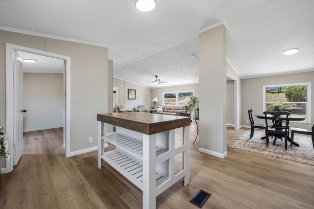 406 Hilltop Meadows Court, Springtown, TX 76082