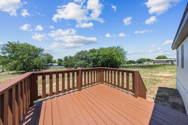 406 Hilltop Meadows Court, Springtown, TX 76082