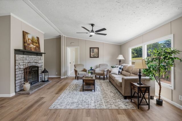 406 Hilltop Meadows Court, Springtown, TX 76082