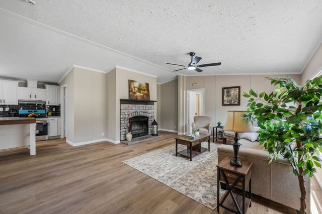 406 Hilltop Meadows Court, Springtown, TX 76082