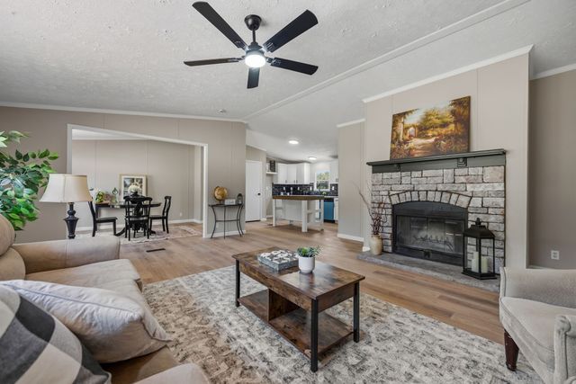 406 Hilltop Meadows Court, Springtown, TX 76082