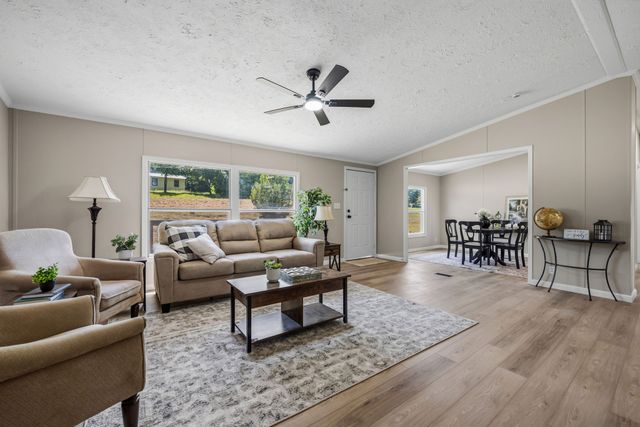 406 Hilltop Meadows Court, Springtown, TX 76082