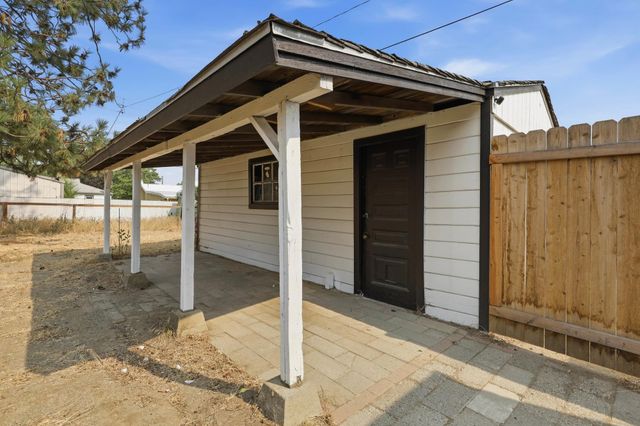 5704 N Milton St, Spokane, WA 99205