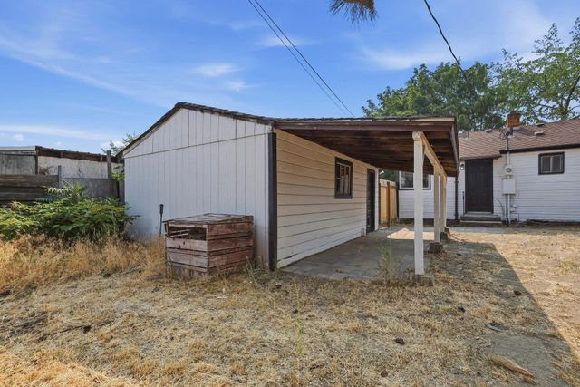 5704 N Milton St, Spokane, WA 99205