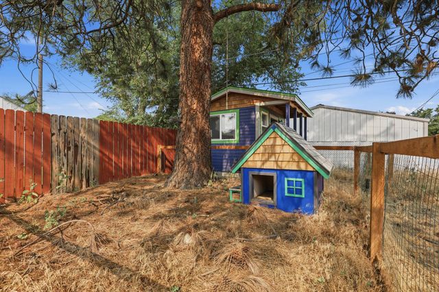 5704 N Milton St, Spokane, WA 99205