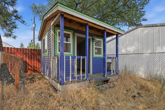5704 N Milton St, Spokane, WA 99205
