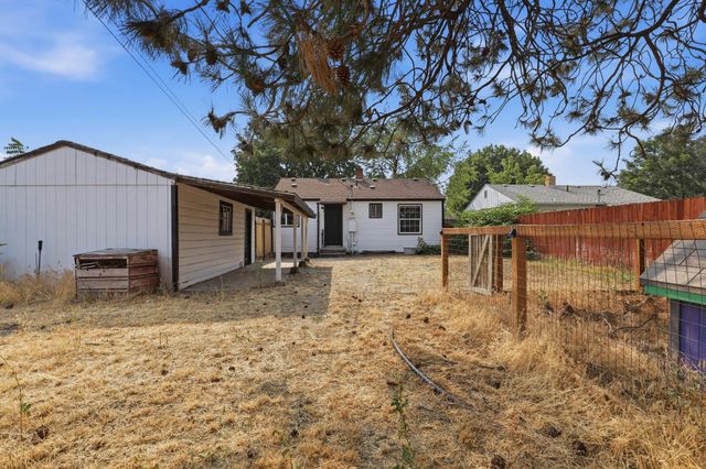 5704 N Milton St, Spokane, WA 99205