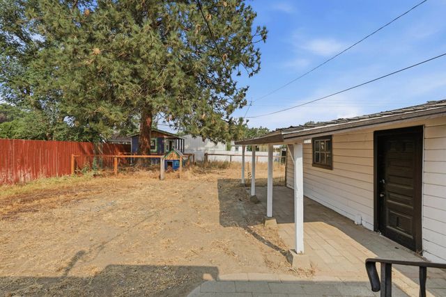 5704 N Milton St, Spokane, WA 99205