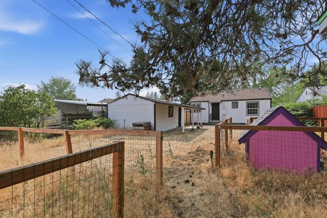 5704 N Milton St, Spokane, WA 99205