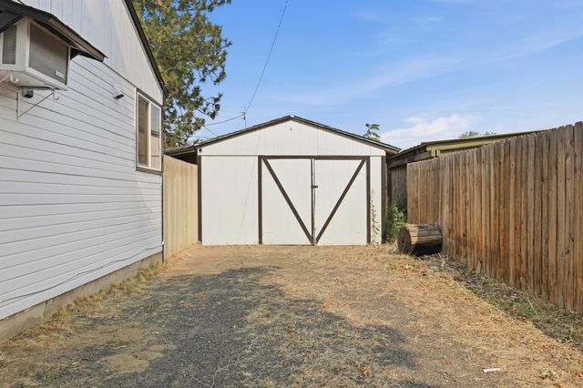 5704 N Milton St, Spokane, WA 99205