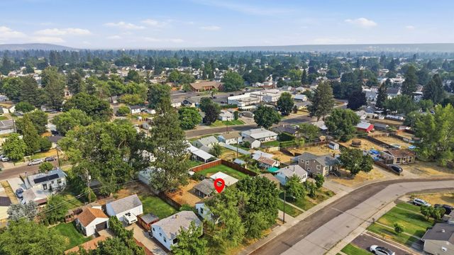 5704 N Milton St, Spokane, WA 99205