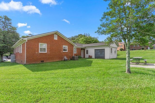 415 Crestview Drive, Thomasville, NC 27360