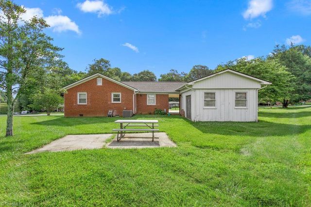 415 Crestview Drive, Thomasville, NC 27360