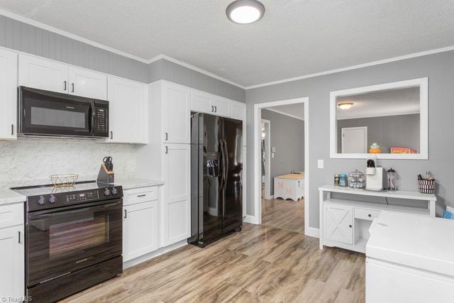 415 Crestview Drive, Thomasville, NC 27360