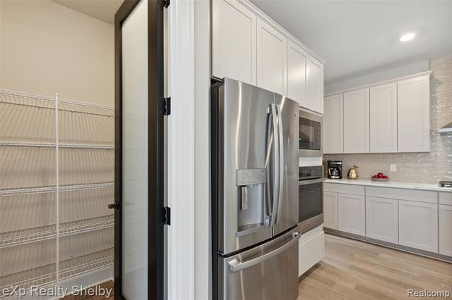 52009 Wellington Valley Drive, Macomb, MI 48042