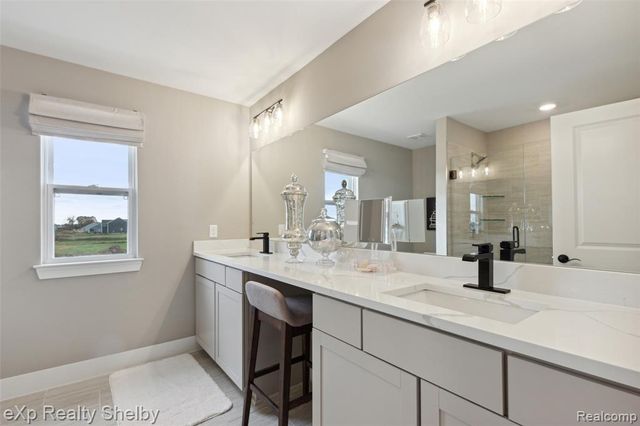 52009 Wellington Valley Drive, Macomb, MI 48042