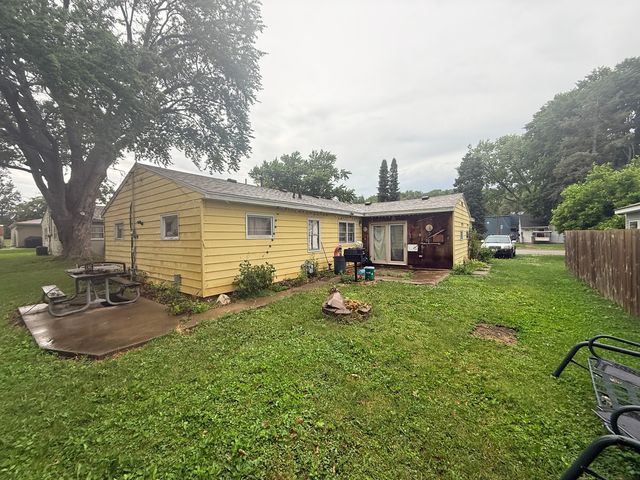3865 Johnson Avenue, Davenport, IA 52802
