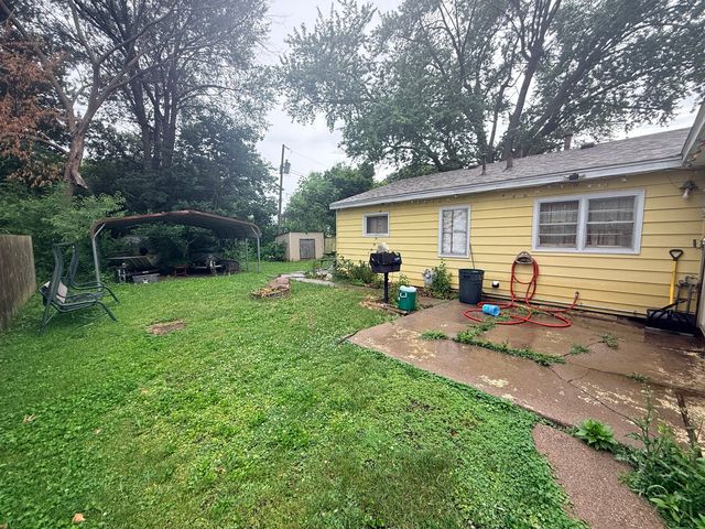 3865 Johnson Avenue, Davenport, IA 52802
