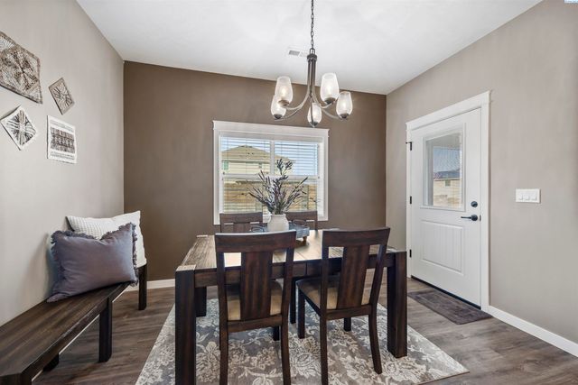 595 Troy Ave, West Richland, WA 99353