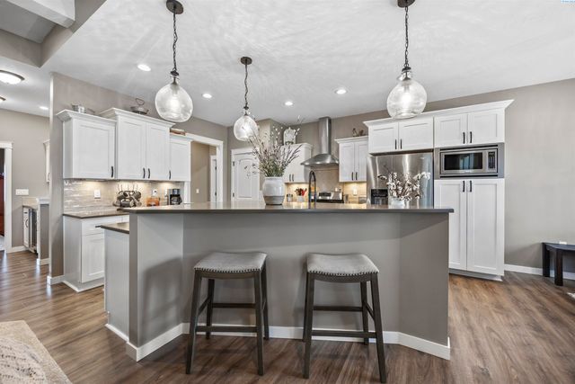 595 Troy Ave, West Richland, WA 99353