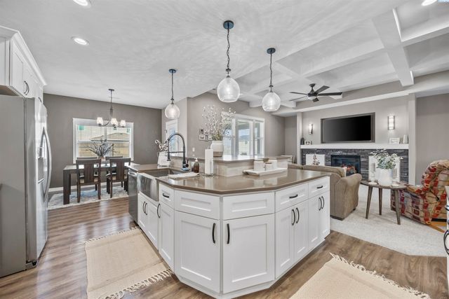 595 Troy Ave, West Richland, WA 99353