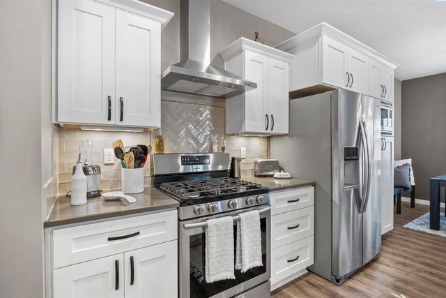 595 Troy Ave, West Richland, WA 99353