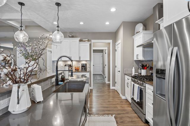 595 Troy Ave, West Richland, WA 99353