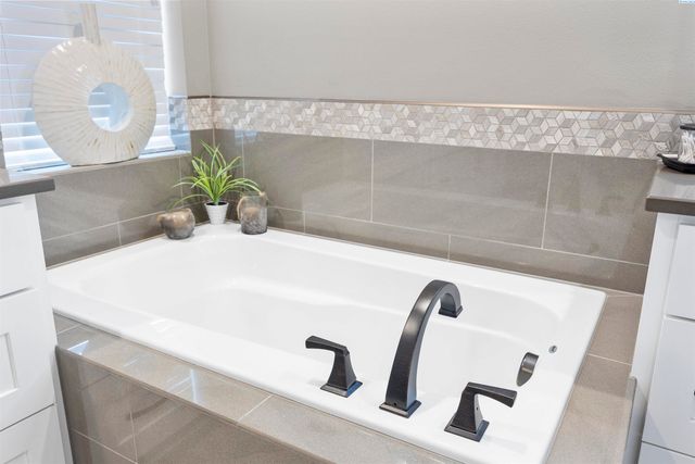 595 Troy Ave, West Richland, WA 99353