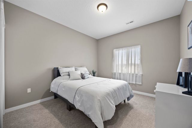 595 Troy Ave, West Richland, WA 99353