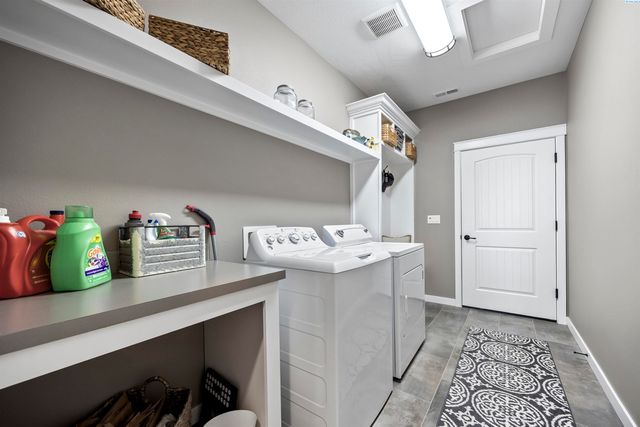 595 Troy Ave, West Richland, WA 99353