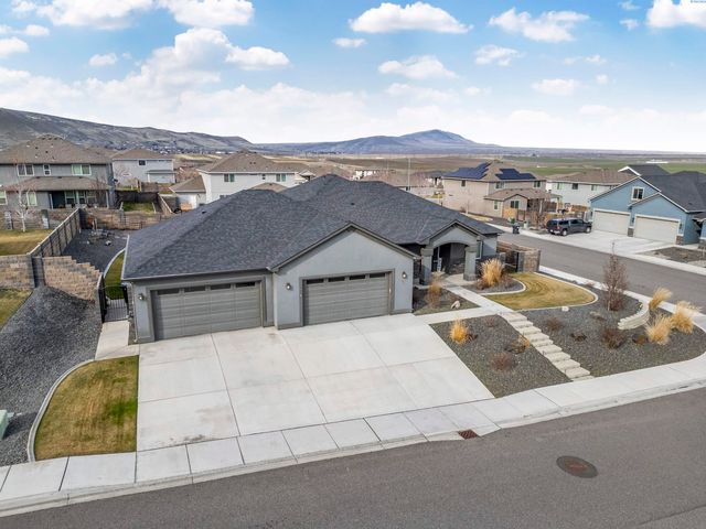 595 Troy Ave, West Richland, WA 99353