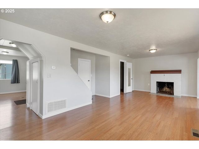 260 Se PORT Ave, Lincoln City, OR 97367