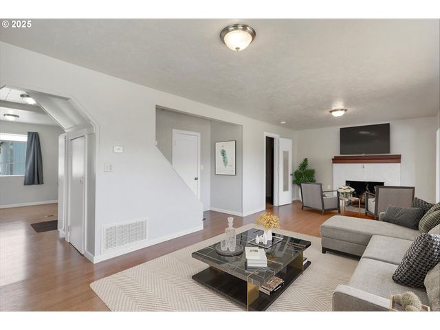 260 Se PORT Ave, Lincoln City, OR 97367