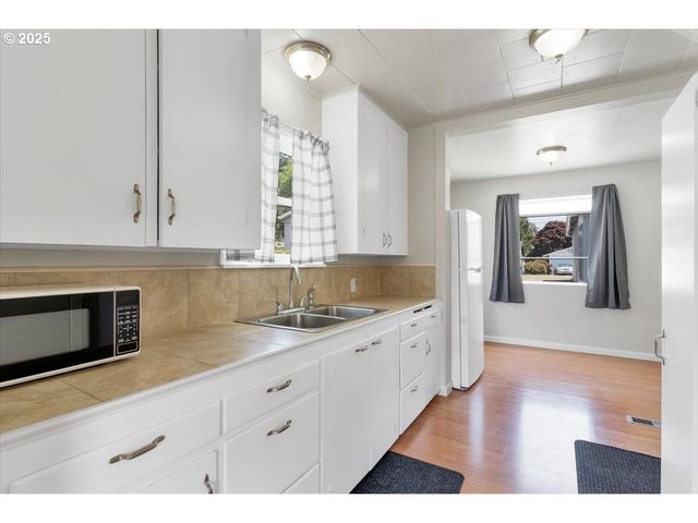 260 Se PORT Ave, Lincoln City, OR 97367
