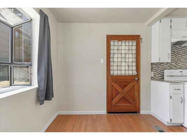 260 Se PORT Ave, Lincoln City, OR 97367