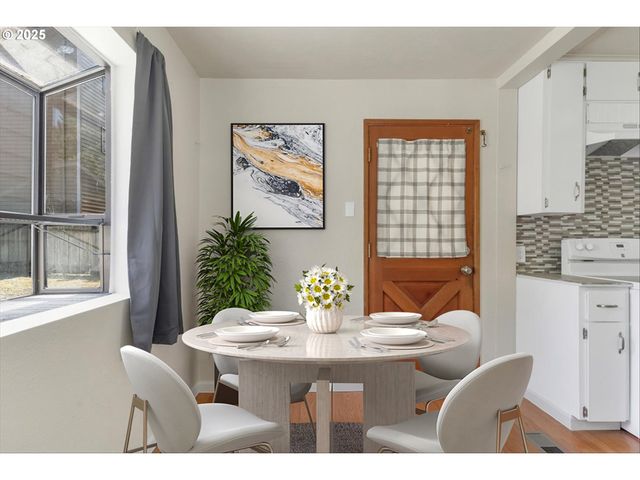 260 Se PORT Ave, Lincoln City, OR 97367