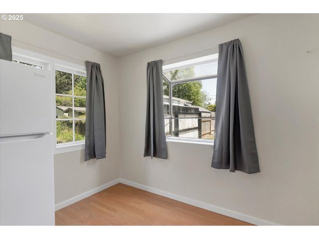 260 Se PORT Ave, Lincoln City, OR 97367