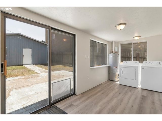 260 Se PORT Ave, Lincoln City, OR 97367
