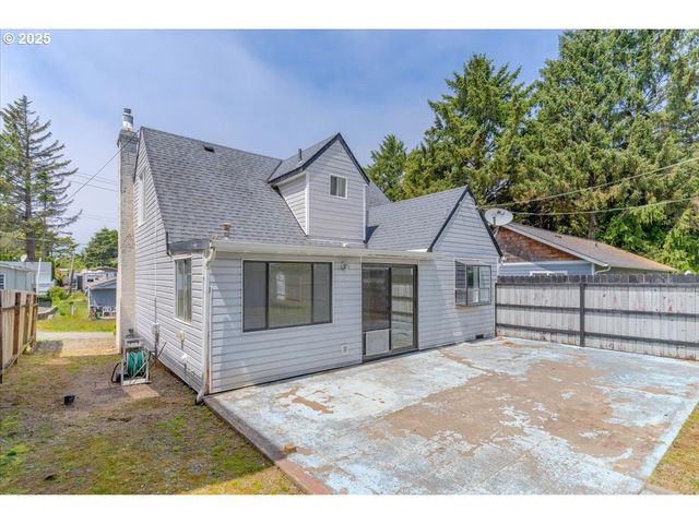 260 Se PORT Ave, Lincoln City, OR 97367