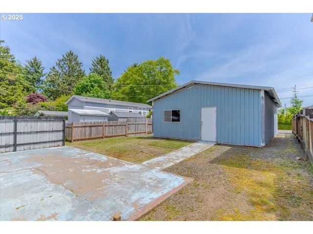 260 Se PORT Ave, Lincoln City, OR 97367