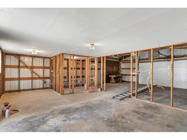 260 Se PORT Ave, Lincoln City, OR 97367