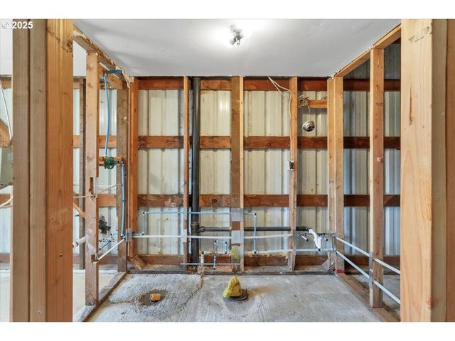 260 Se PORT Ave, Lincoln City, OR 97367