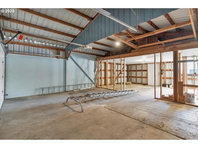 260 Se PORT Ave, Lincoln City, OR 97367